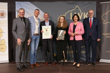 Ehrenpreis der Weinbruderschaft Rheinhessen zu St. Katharinen Oppenheim an das Weingut Weitzel, Ingelheim, © LWK RLP / Alexander Sell