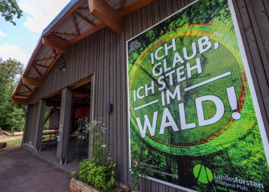 Wald-Naturschutzzentrum Forsthaus Ober-Olmer Wald © Landesforsten.RLP.de / Jonathan Fieber