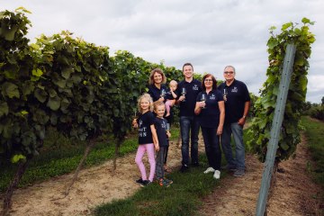 Weingut Klaus und Stefan Hahn_Familie 2, © Simone Bonnet