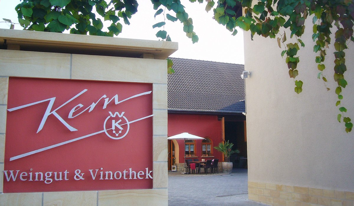 Weingut & Vinothek Kern_Schriftzug, © Weingut & Vinothek Kern