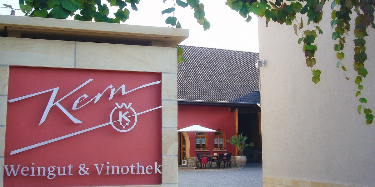 Weingut & Vinothek Kern_Schriftzug, © Weingut & Vinothek Kern